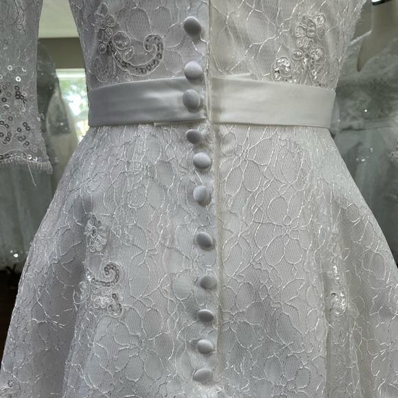 Dress with lace and sequins mid length sleeves - Picture 3 of 6